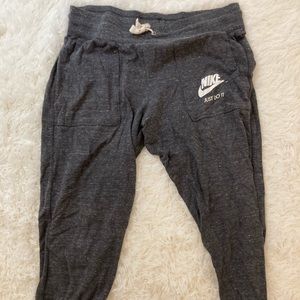 Nike Women's Sportswear Gym Vintage Capri Pants M